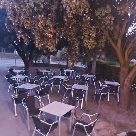 Hostal Linares Villanueva de Argaño Exteriör bild