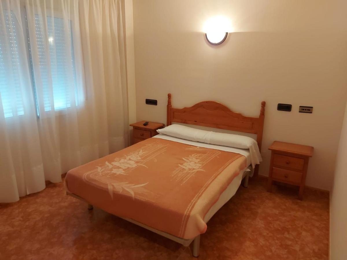 Hostal Linares Villanueva de Argaño Exteriör bild