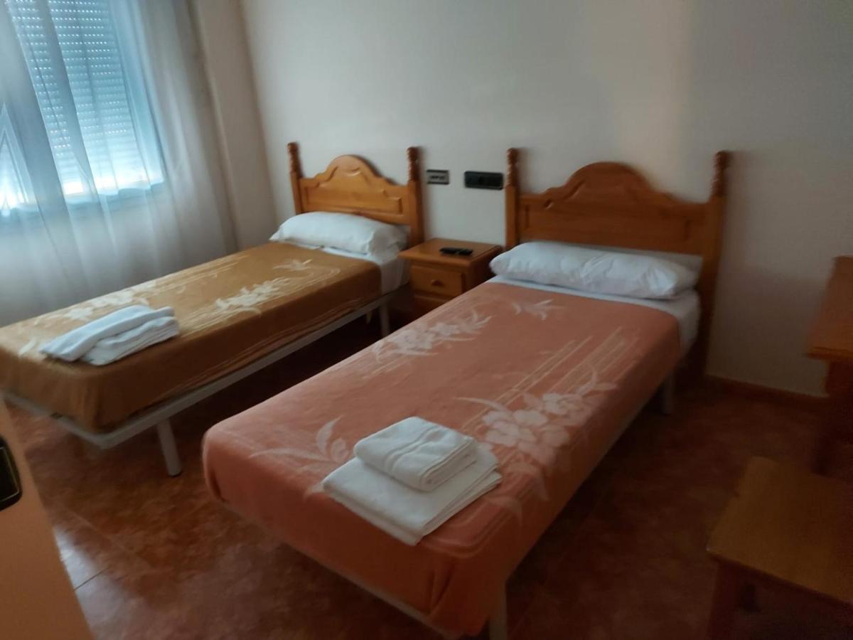 Hostal Linares Villanueva de Argaño Exteriör bild