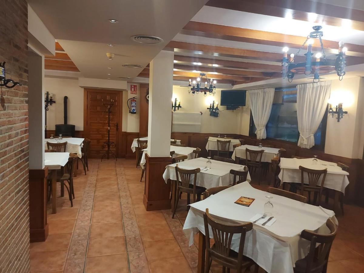 Hostal Linares Villanueva de Argaño Exteriör bild