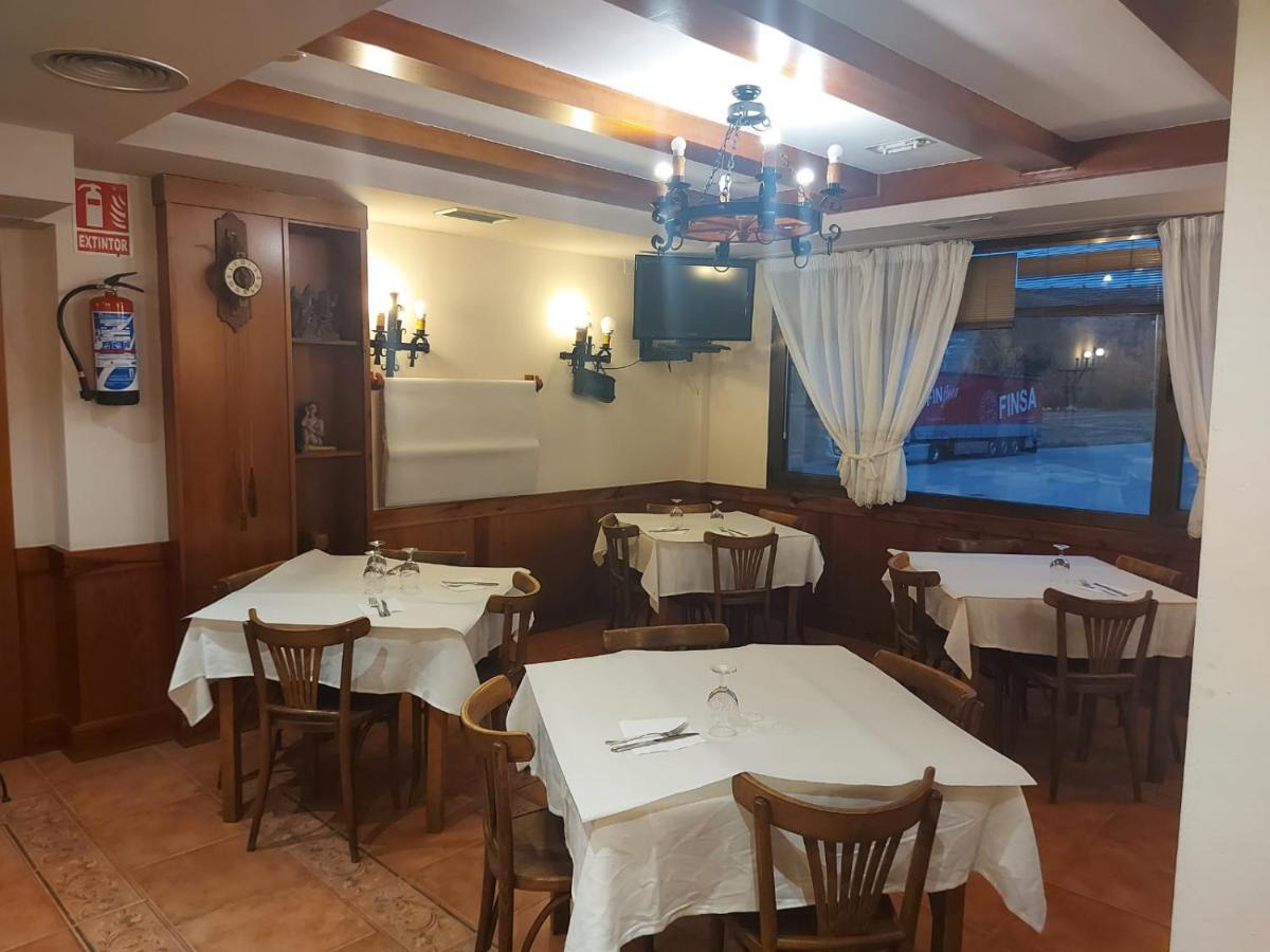 Hostal Linares Villanueva de Argaño Exteriör bild