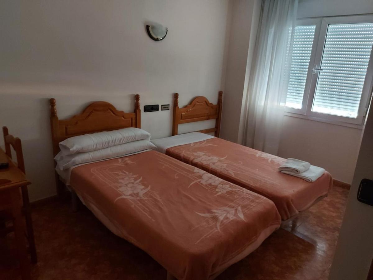 Hostal Linares Villanueva de Argaño Exteriör bild